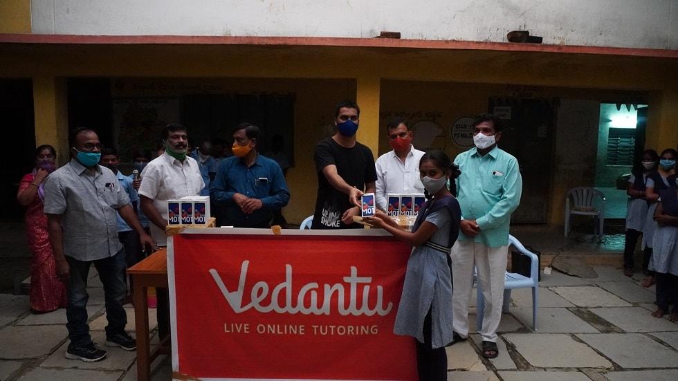 Vedantu Donates 150 Smartphones