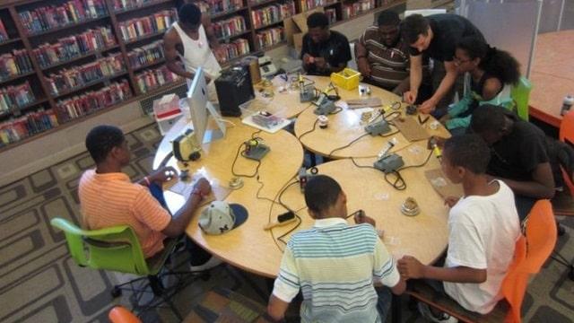 Using Makerspace to Modernize College Libraries