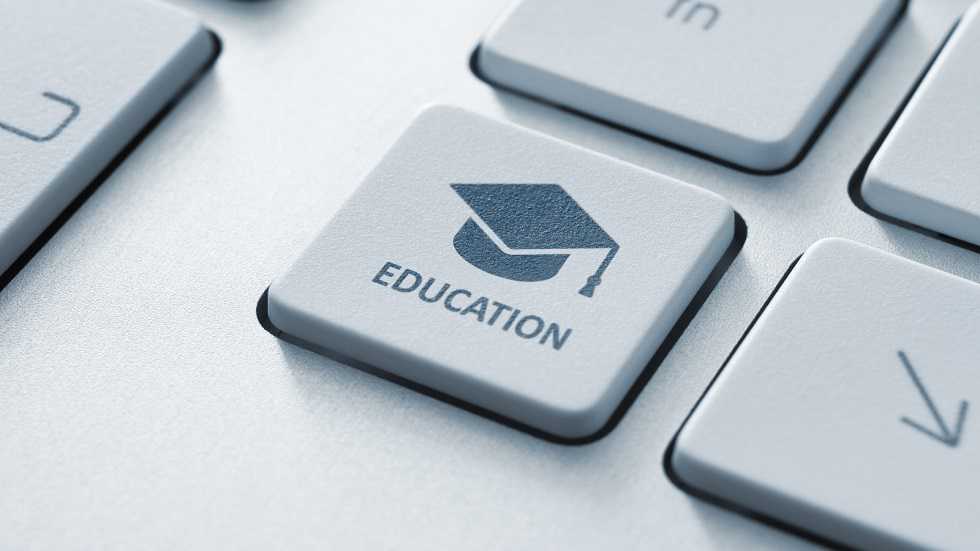 How MOOCS are Bridging The Divide Between E-learning and Universities