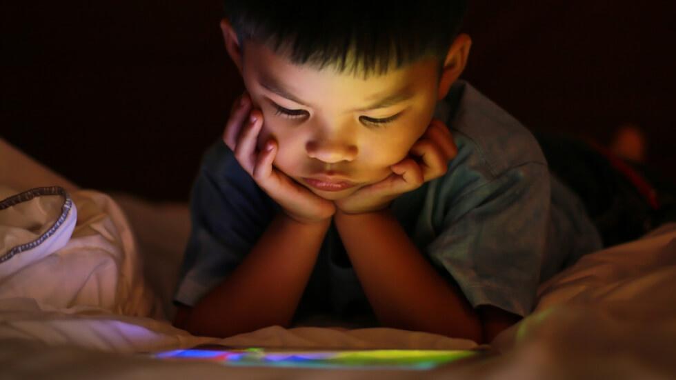 What are the Major Signs of Over Screen time? How Can You Tackle it?